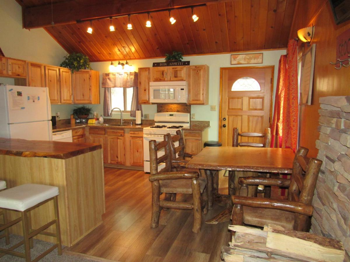 Hillside Hideaway -View Of Ski Slope From Charming Deck Big Bear Lake Exterior photo
