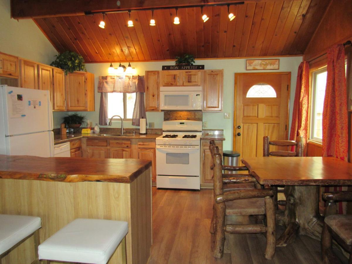 Hillside Hideaway -View Of Ski Slope From Charming Deck Big Bear Lake Exterior photo