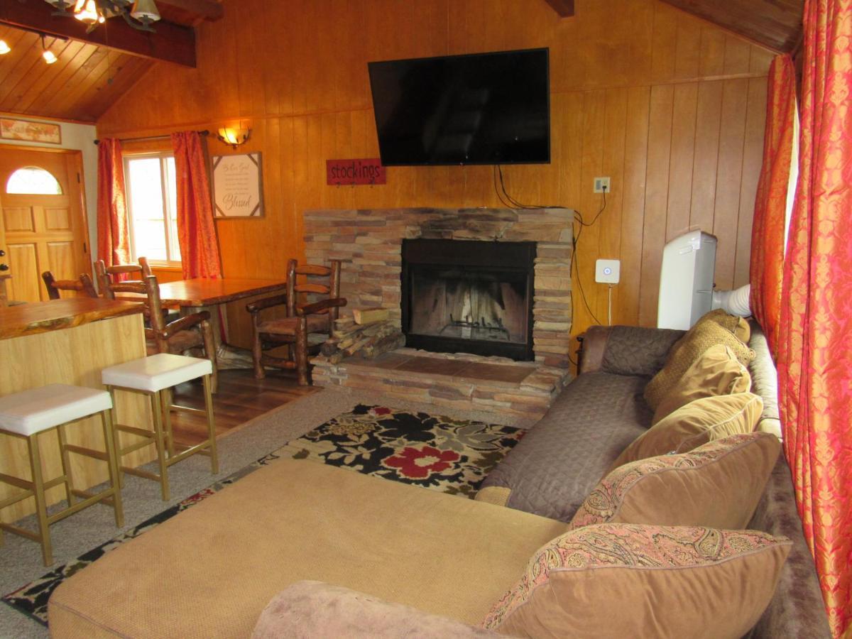 Hillside Hideaway -View Of Ski Slope From Charming Deck Big Bear Lake Exterior photo