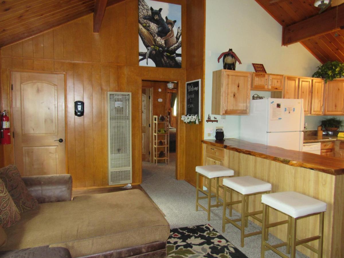 Hillside Hideaway -View Of Ski Slope From Charming Deck Big Bear Lake Exterior photo